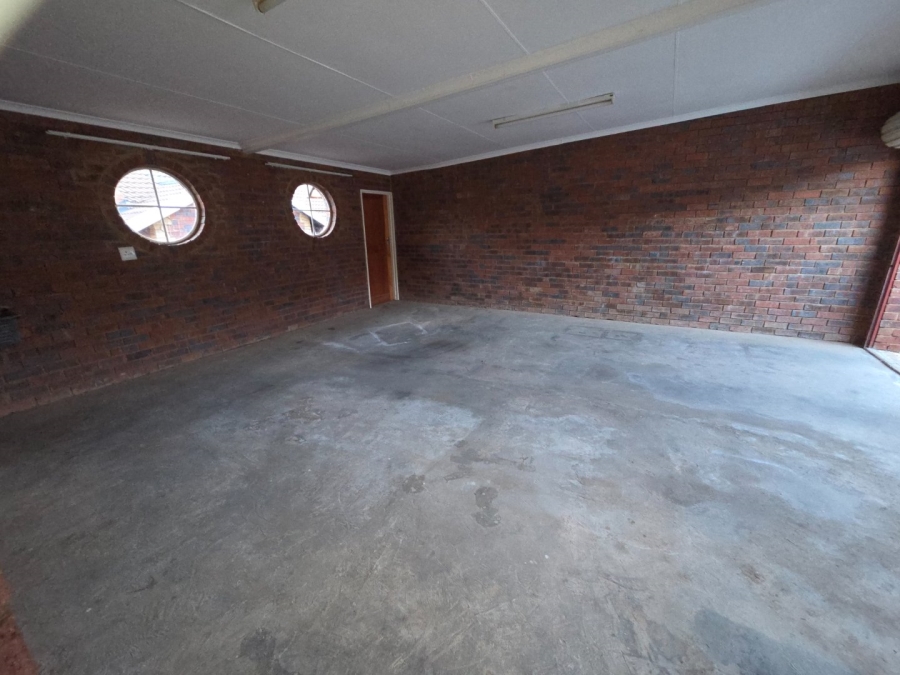 2 Bedroom Property for Sale in Kiepersol Free State